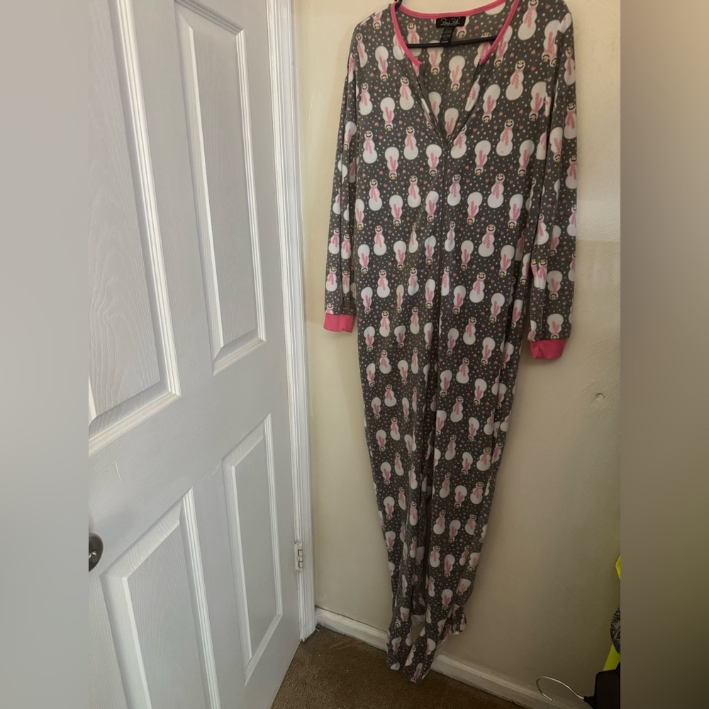 Gray Pajama Onesie with footies snow man Accents